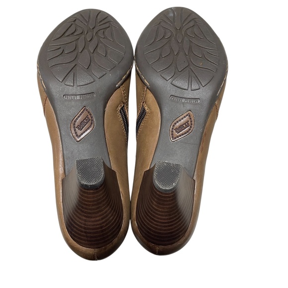 Born Leather 9.5 Side Zip 2 1/2 inch Heel Boots D47506 - Picture 11 of 12